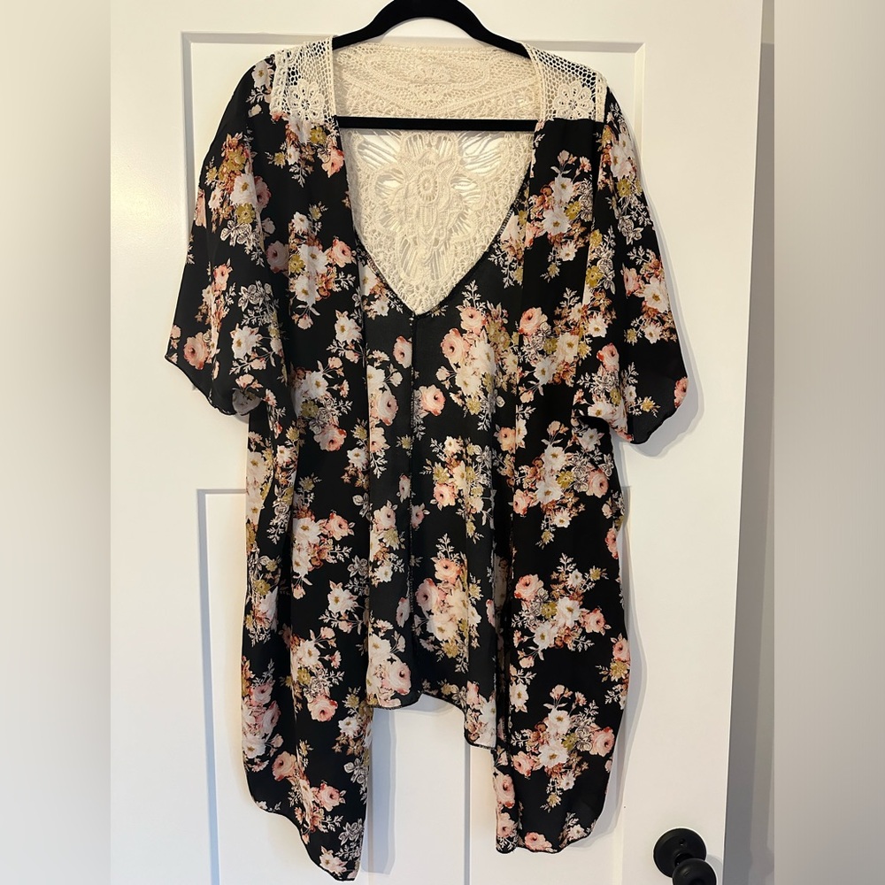 Plus Size Rue+ Floral Tunic/Shell - Picture 2 of 4